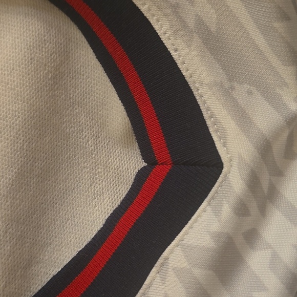 Umbro UO Exclusive V-Neck Long Sleeve Boxy Tee, Size M, Retail Price $39.00 USD - Picture 6 of 12